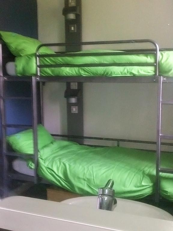 YHA Poppit Sands Cardigan Kamer foto