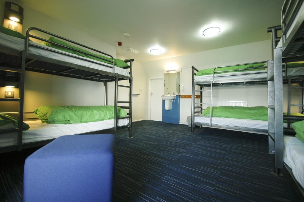 YHA Poppit Sands Cardigan Kamer foto