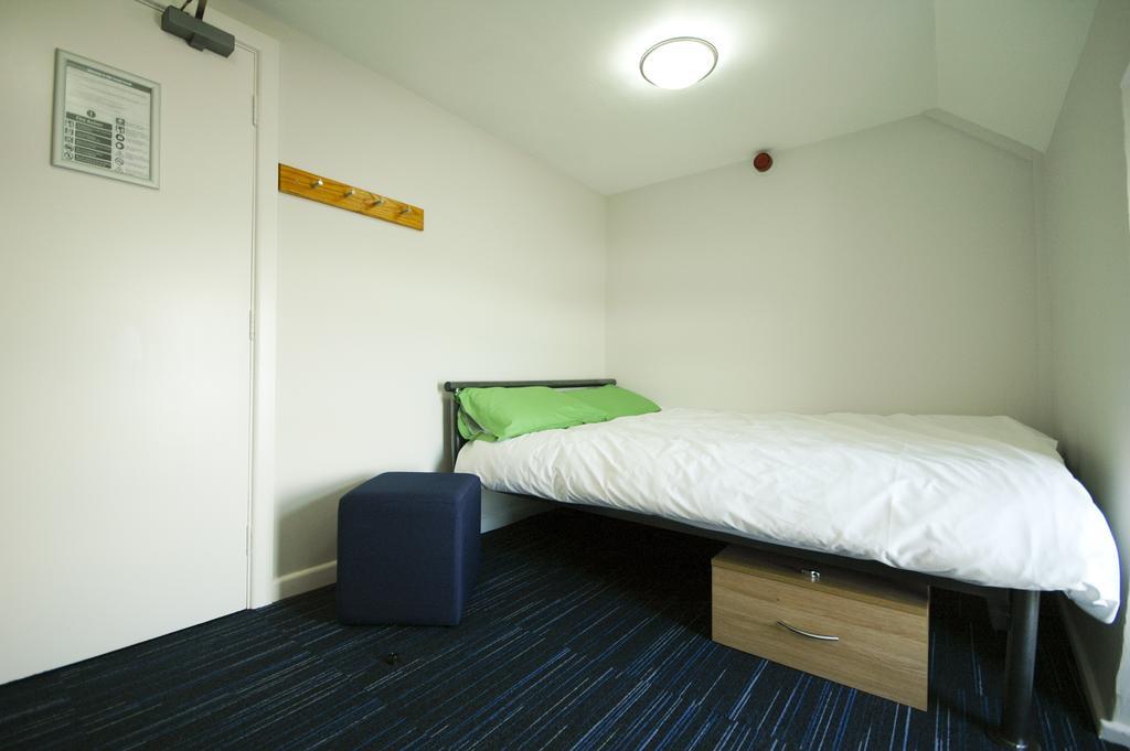 YHA Poppit Sands Cardigan Kamer foto