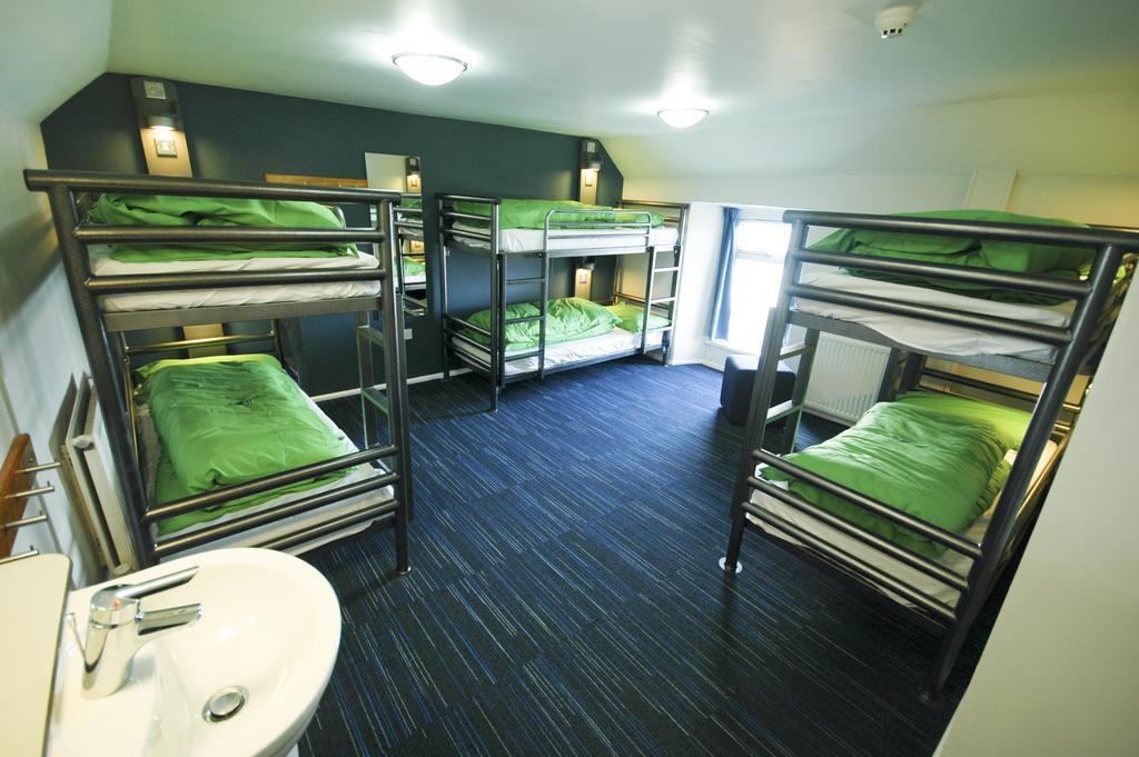 YHA Poppit Sands Cardigan Kamer foto