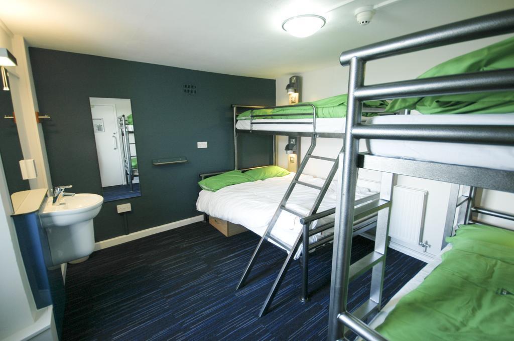 YHA Poppit Sands Cardigan Kamer foto